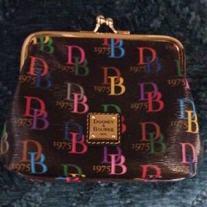 Dooney And Bourke Db 75 Change Purse